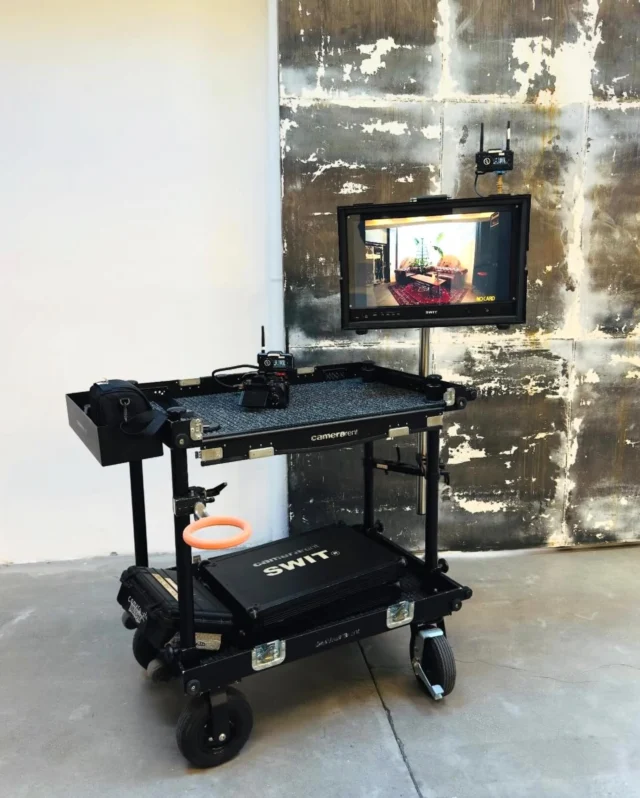 On location with @camerastudio_camerarent crew! 🚚🚀 
.
.
.
#adicam #filmcart #setlife #cameraoperator #cameracart